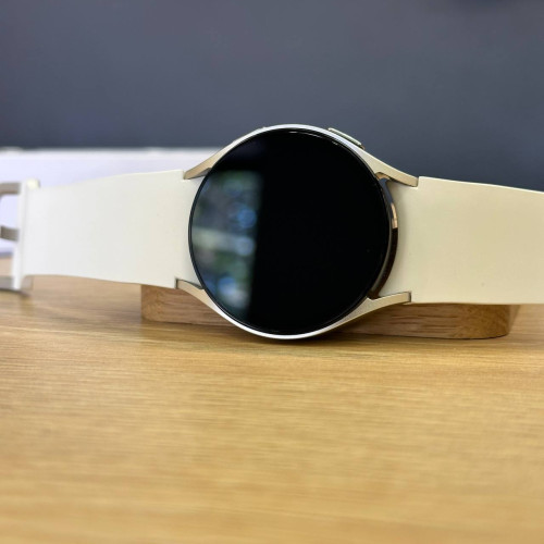 Вживаний смарт-годинник Samsung Galaxy Watch 6 40mm Gold UA (Ідеальний+ стан) Вживаний смарт-годинник Samsung Galaxy Watch 6 40mm Gold UA (Ідеальний+ стан)