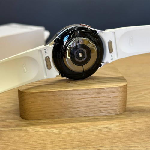 Вживаний смарт-годинник Samsung Galaxy Watch 6 40mm Gold UA (Ідеальний+ стан) Вживаний смарт-годинник Samsung Galaxy Watch 6 40mm Gold UA (Ідеальний+ стан)
