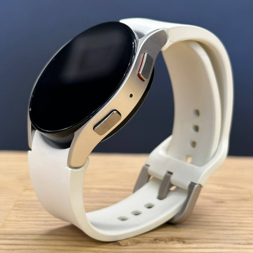 Вживаний смарт-годинник Samsung Galaxy Watch 6 40mm Gold UA (Ідеальний+ стан) Вживаний смарт-годинник Samsung Galaxy Watch 6 40mm Gold UA (Ідеальний+ стан)