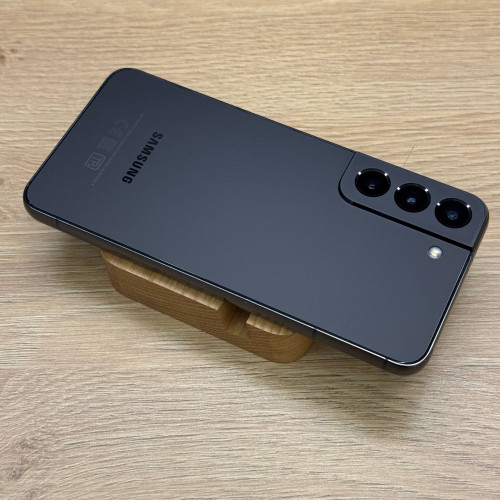 Вживаний смартфон Samsung Galaxy S22 8/256GB Black (Задовільний+ стан) Вживаний смартфон Samsung Galaxy S22 8/256GB Black (Задовільний+ стан)