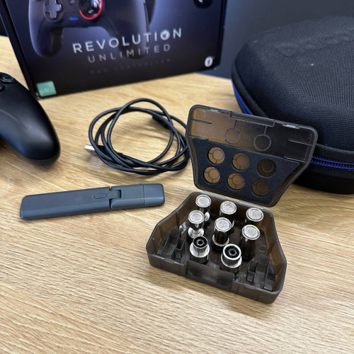 Вживаний геймпад Nacon Revolution Unlimited Pro Controller для PC / PS4 (Ідеальний+ стан)