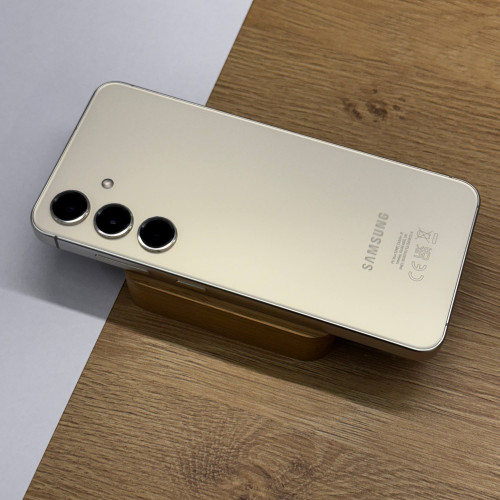 Вживаний смартфон Samsung Galaxy S24 8/256GB Amber Yellow (Ідеальний+ стан)